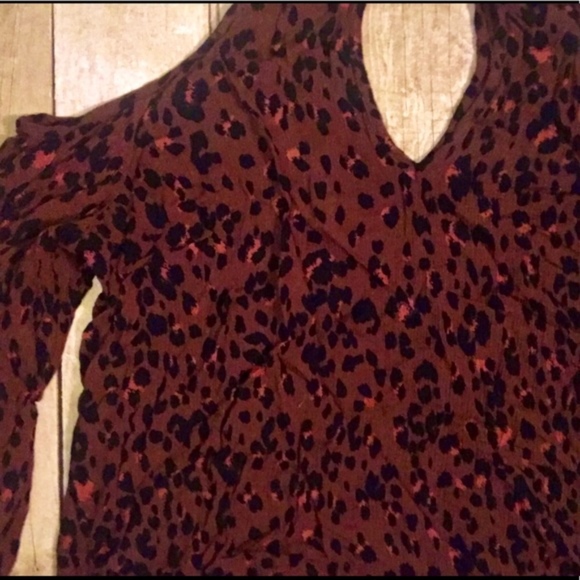 🎉6 for $50 Sale! Mossimo Cold Shoulder Blouse - Picture 4 of 4